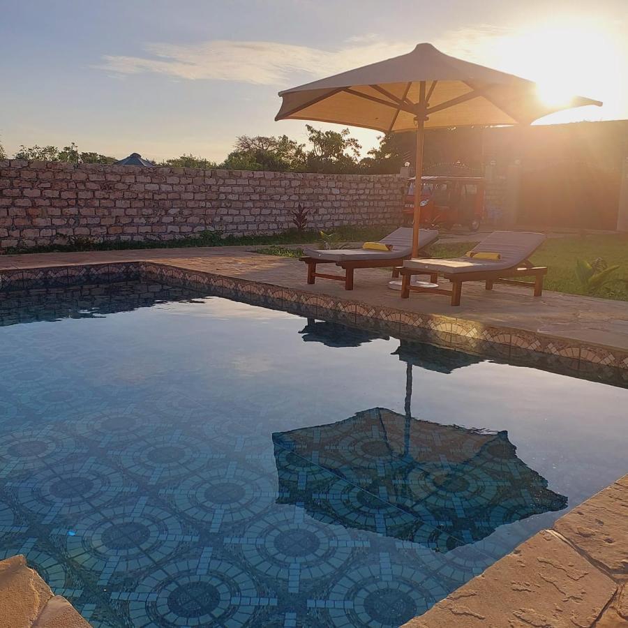 4 U Luxury Bungalows Diani 迪亚尼海滩 外观 照片
