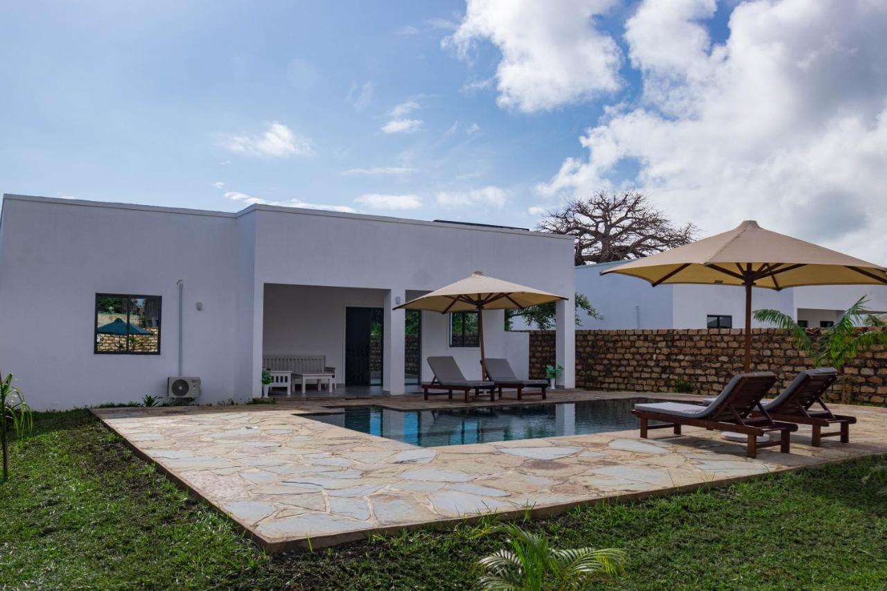 4 U Luxury Bungalows Diani 迪亚尼海滩 外观 照片