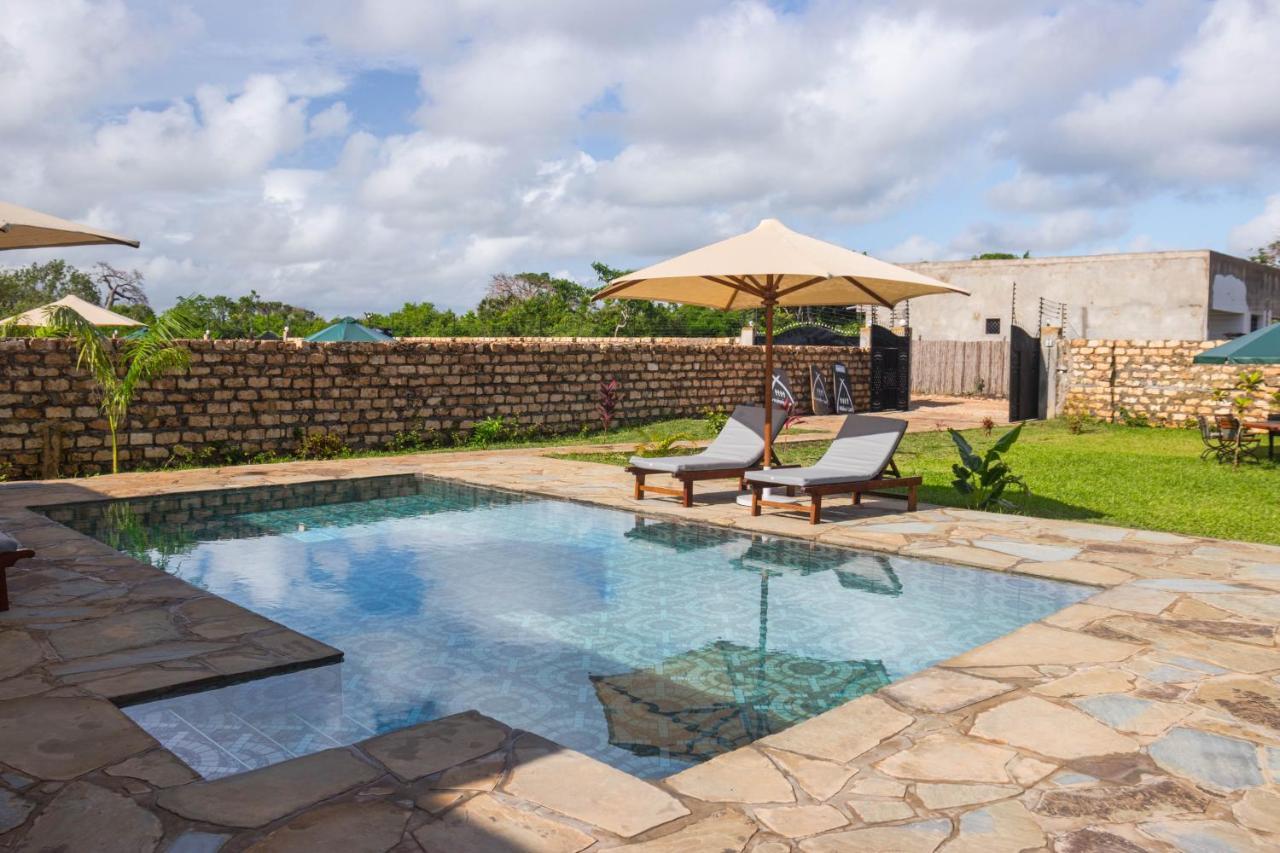 4 U Luxury Bungalows Diani 迪亚尼海滩 外观 照片