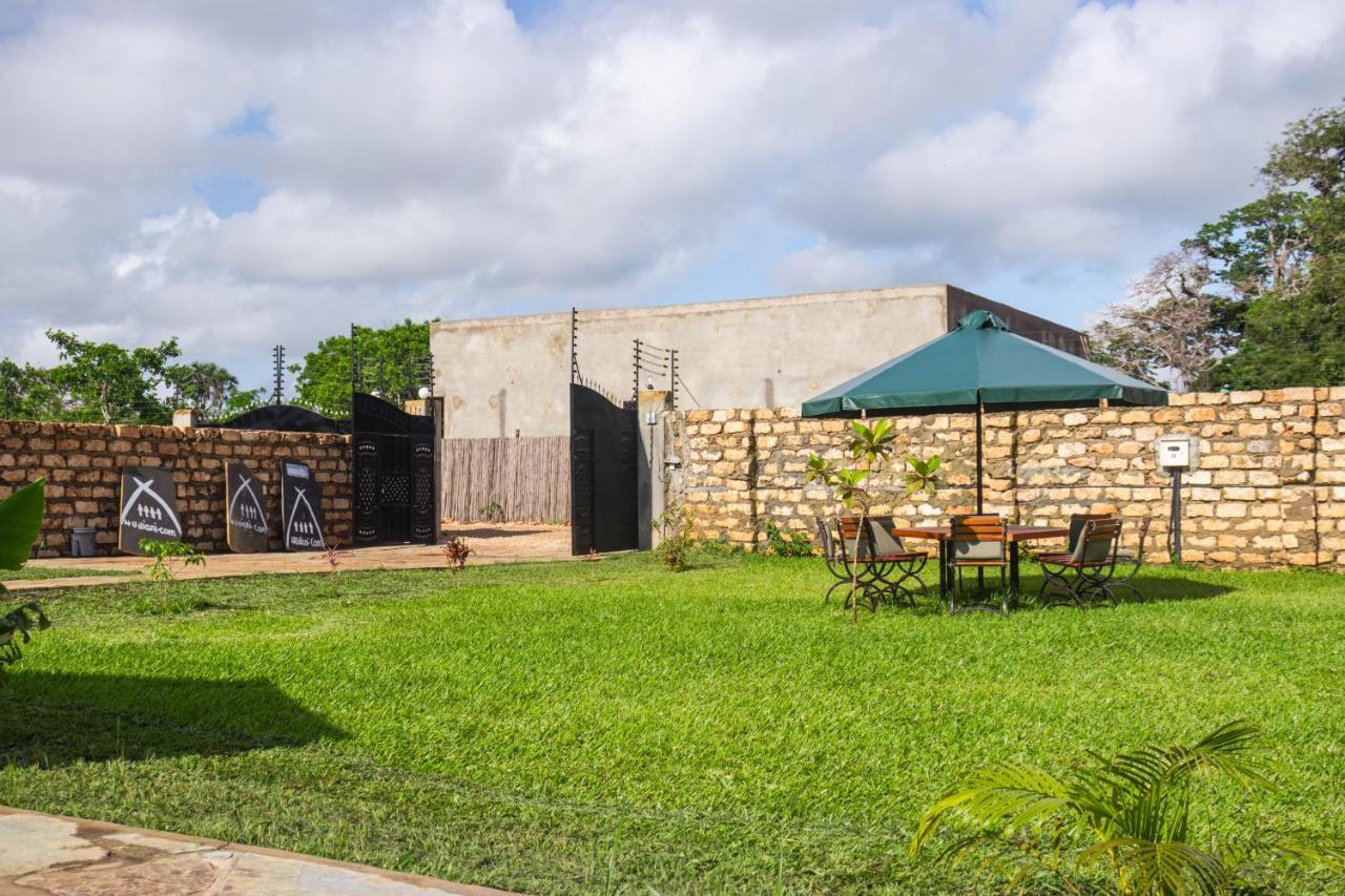4 U Luxury Bungalows Diani 迪亚尼海滩 外观 照片